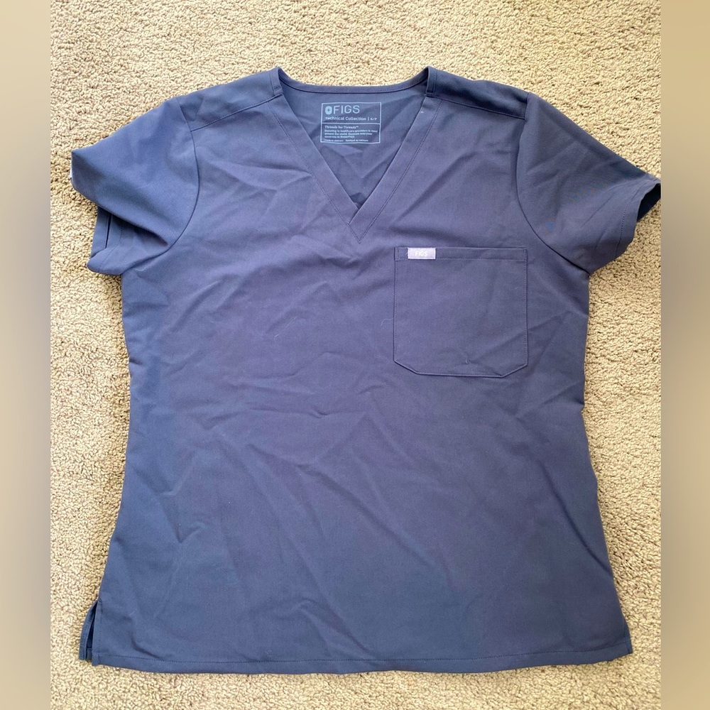 Size small/ petite Figs scrub top
